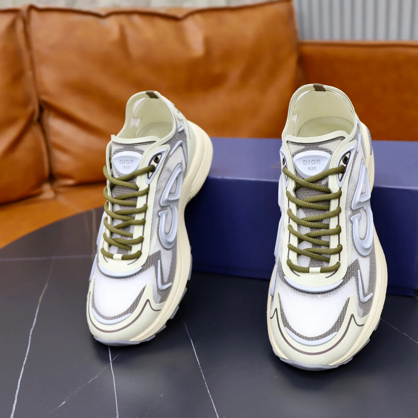 Ex-factory price: 560💰DIOR#B30 COUNTDOWN TECH shoes 1. Inspired by lighter running shoes this season 2. Made of multi-layer transparent nylon upper, futuristic 3. CD30 rubber logo on the tongue/heel to highlight the brand style 4. Equipped with ultra-light foam midsole for the ultimate comfortable wearing experience 5. The entire series uses WELDED (seamless bonding) technology to ensure durability and lightness 6. Full size dopamine color matching, 39-45 (38, 46 customized)